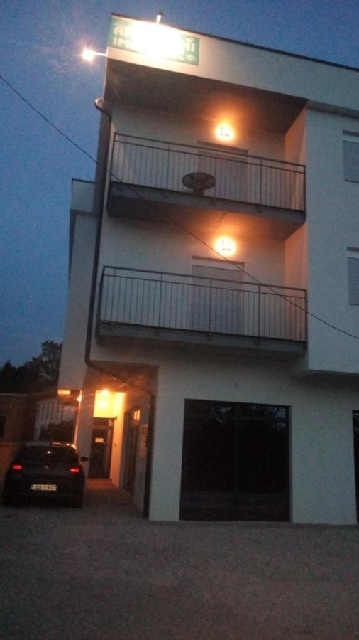 Apartmani Imamovic Dubrave Gornje Esterno foto
